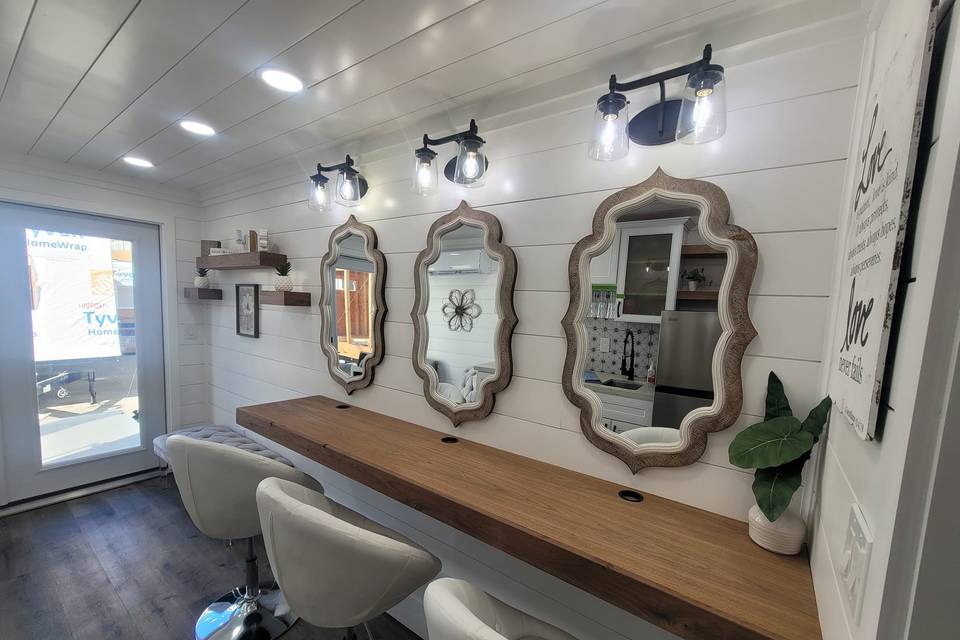 3 Stations