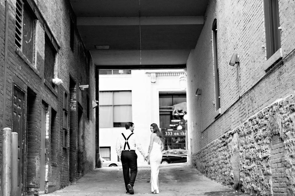 St Paul Alley Couple BW