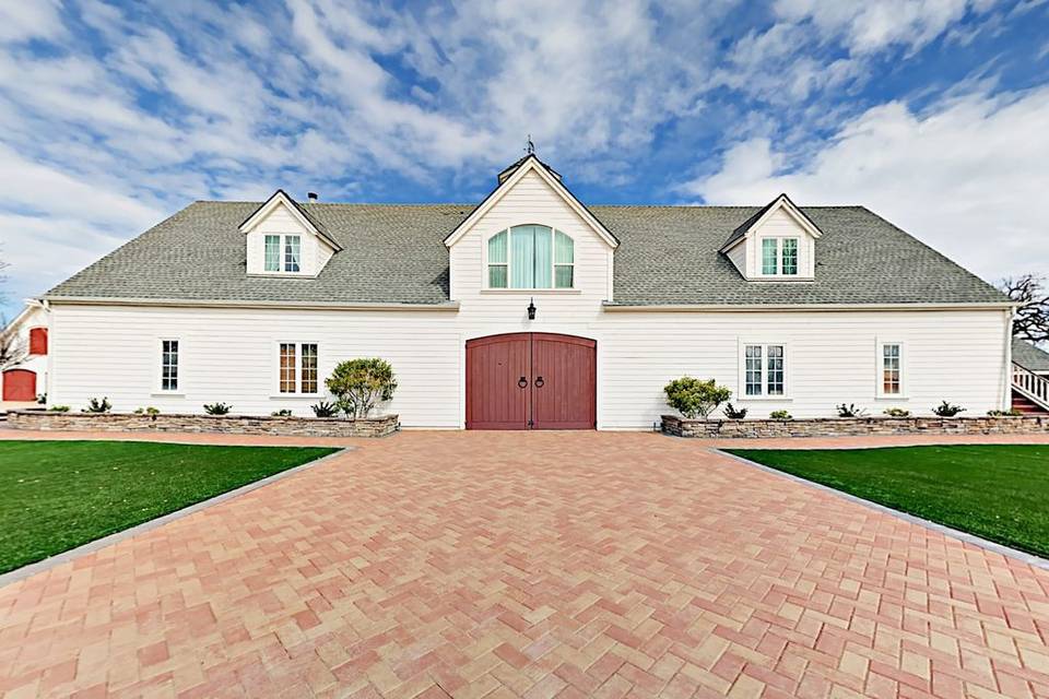 The Carriage House at Fallen Oaks Estate