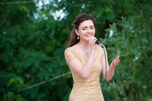 Julie Anna Crookston, Soprano
