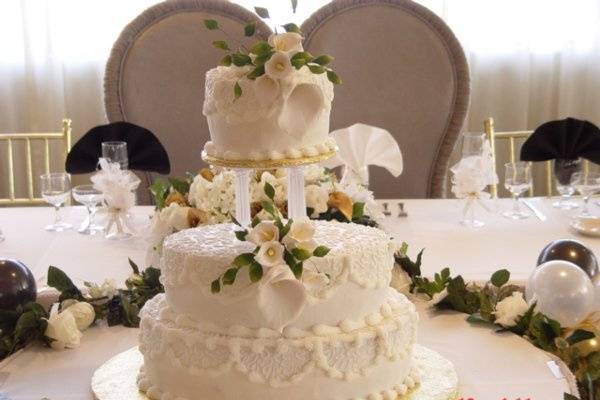 White detailed cake