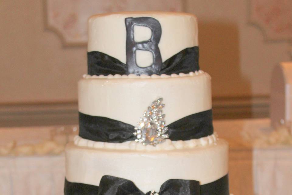Every bride's dream is to have the most beautiful wedding cake. Make my cake is here for you