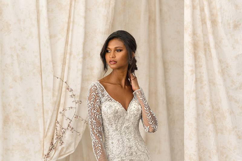 Justin Alexander Signature	9901	<br>	Your body will love the shape of this long sleeve, fit and flare with full layered skirt. Hand beaded embroidery covers the sleeves with button and loop closures. The sweetheart bodice is adorned with opulent beadwork down to the full layered horsehair skirt.