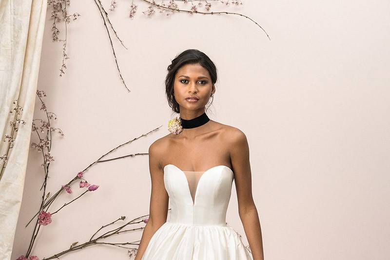 Justin Alexander Signature	9906	<br>	Be at the forefront of fashion in this luxurious Silk sweetheart with deep plunge. The fitted smooth Silk to the natural waist gives way to a full Silk layered asymmetrical skirt with apron detail on train.