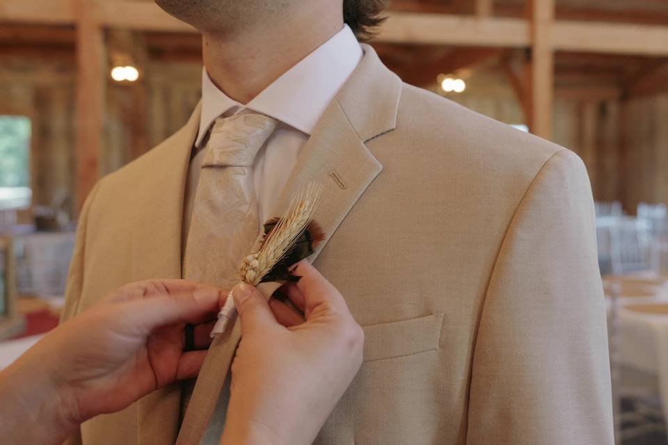 smf-google-10-details-groom-boutonniere-2400.jpg