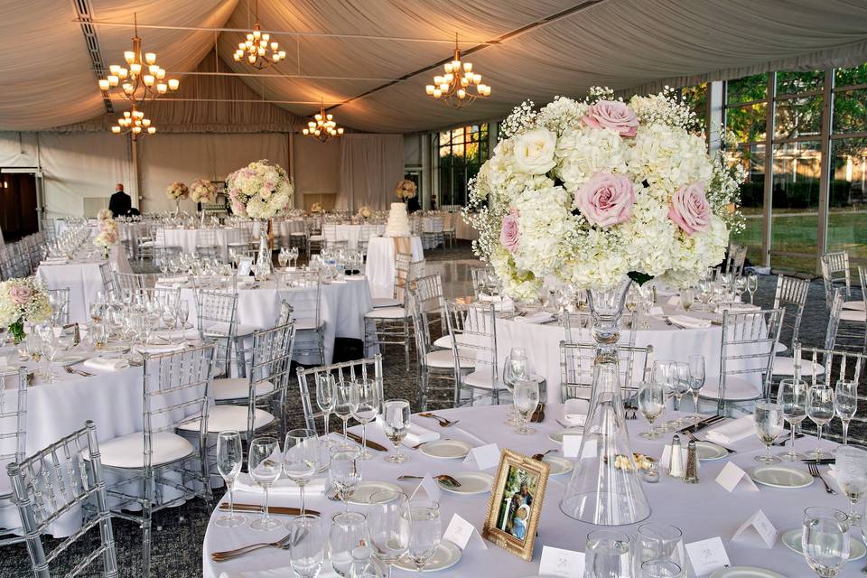 White and pink centerpieces