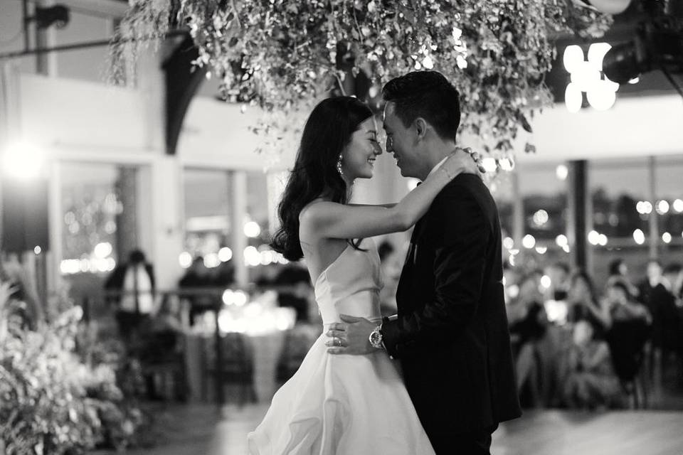 Timeless wedding reception