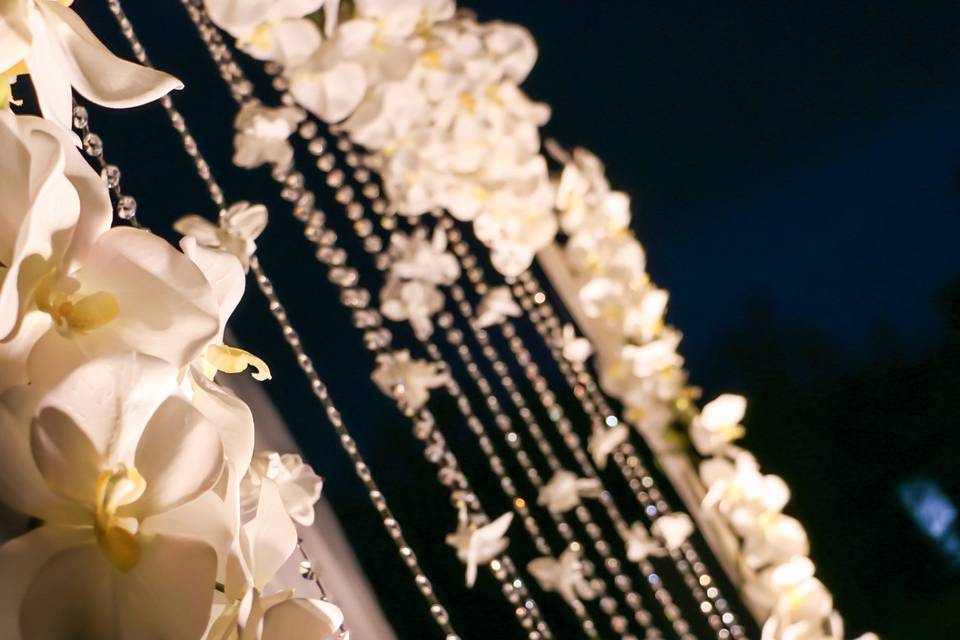 White flower decors