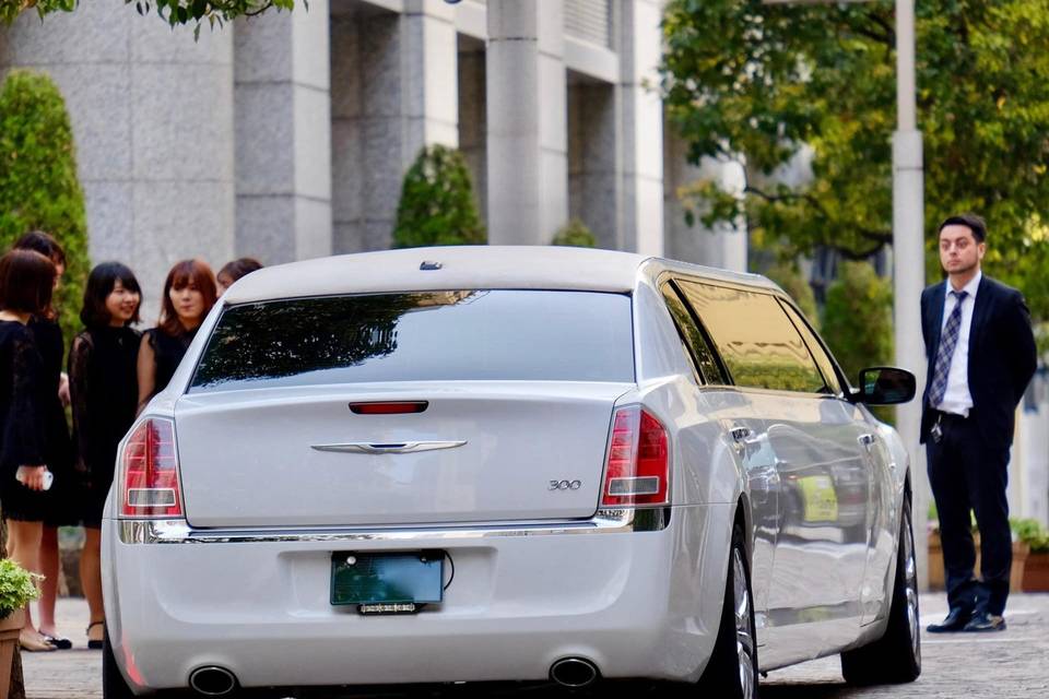 car-white-4109777_1920_2000x2000.png