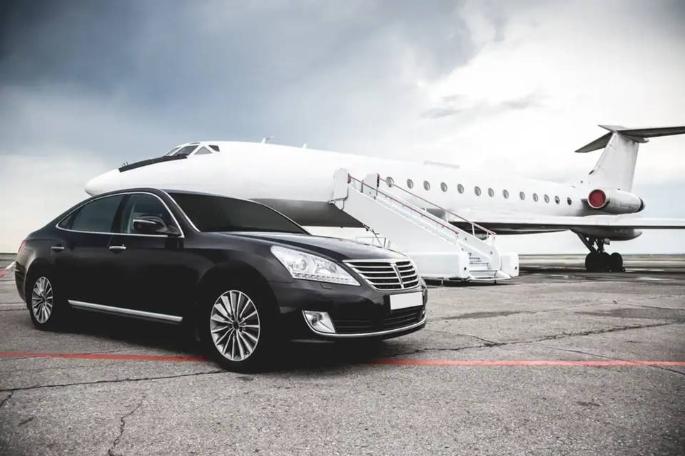 Limo-Jet-Airport-Runway-2025-07-30_2000x1334.png