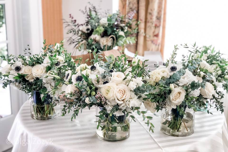 Bridesmaids bouquets