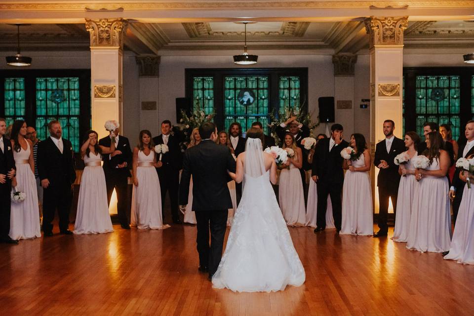 The couple with the bridesmaids and groomsmen