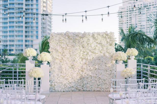 White flowerwall 8x8 by FWR