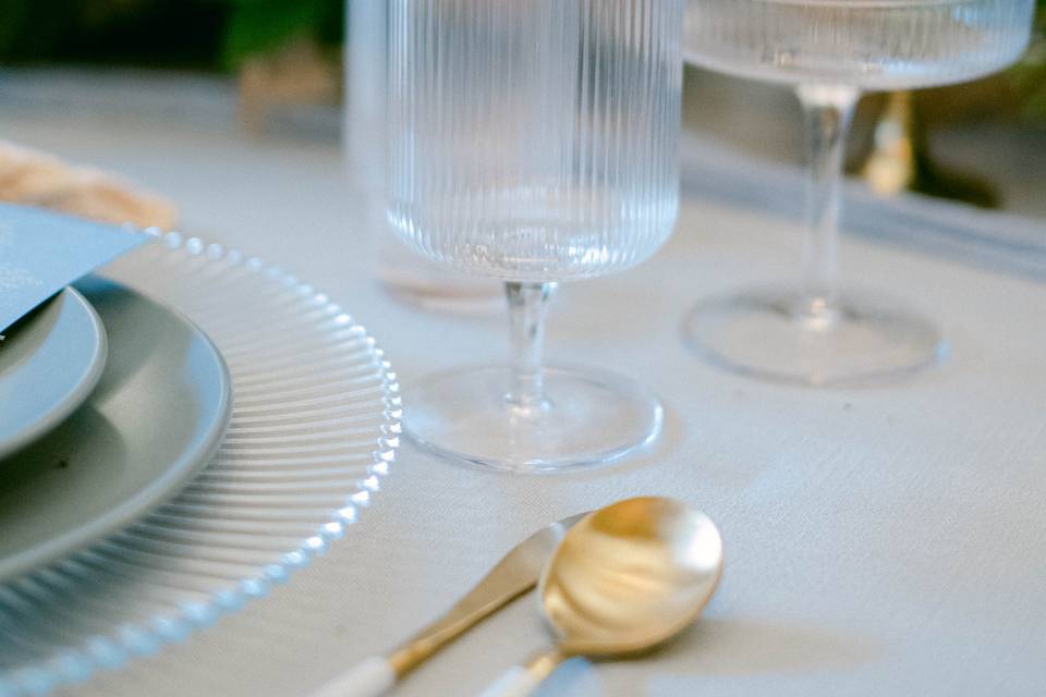 Table setting glassware