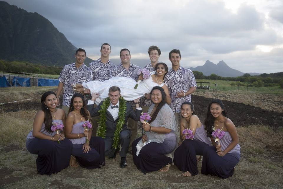 The couple with the bridesmaids and groomsmen