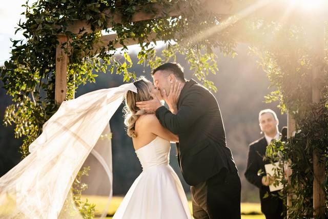 T&A Old Gray Barn ceremony
