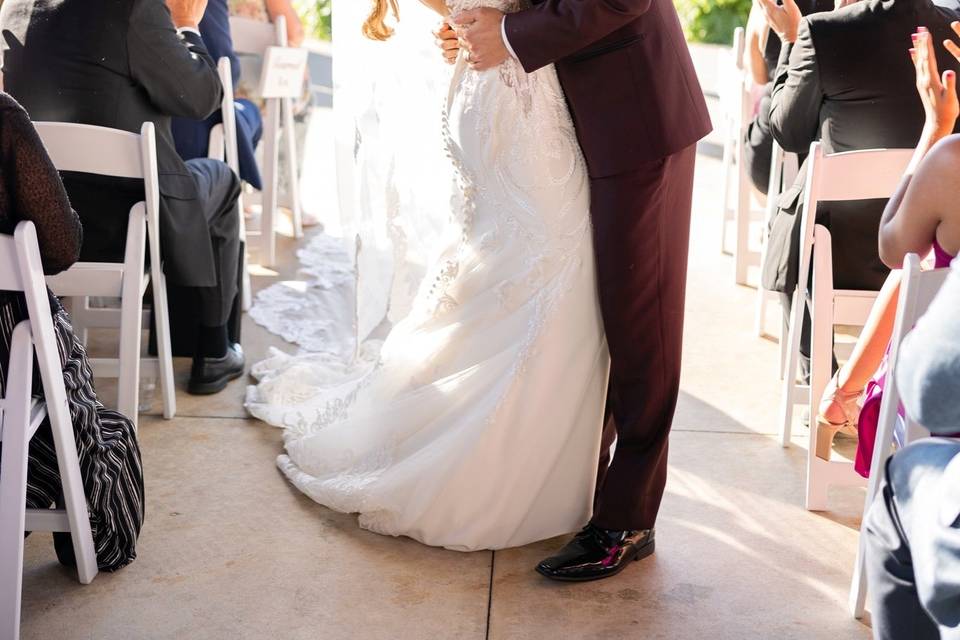 Aisle Kiss