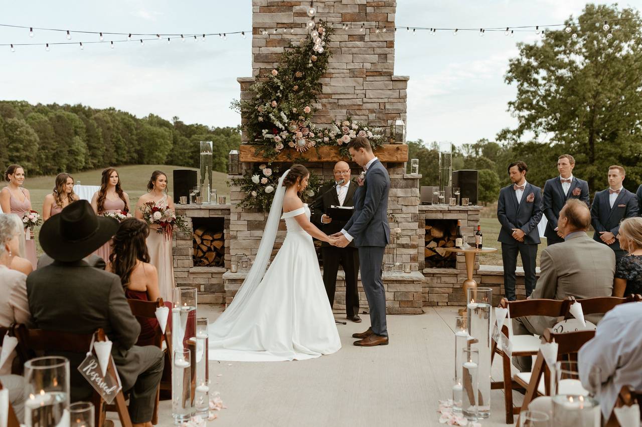 The Venue at Stonebrook Meadows Barn & Farm Weddings Bauxite, AR WeddingWire