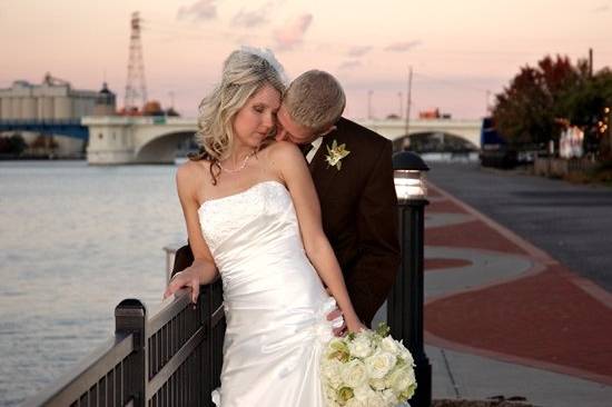 Couple in downtown Toledo riverfront