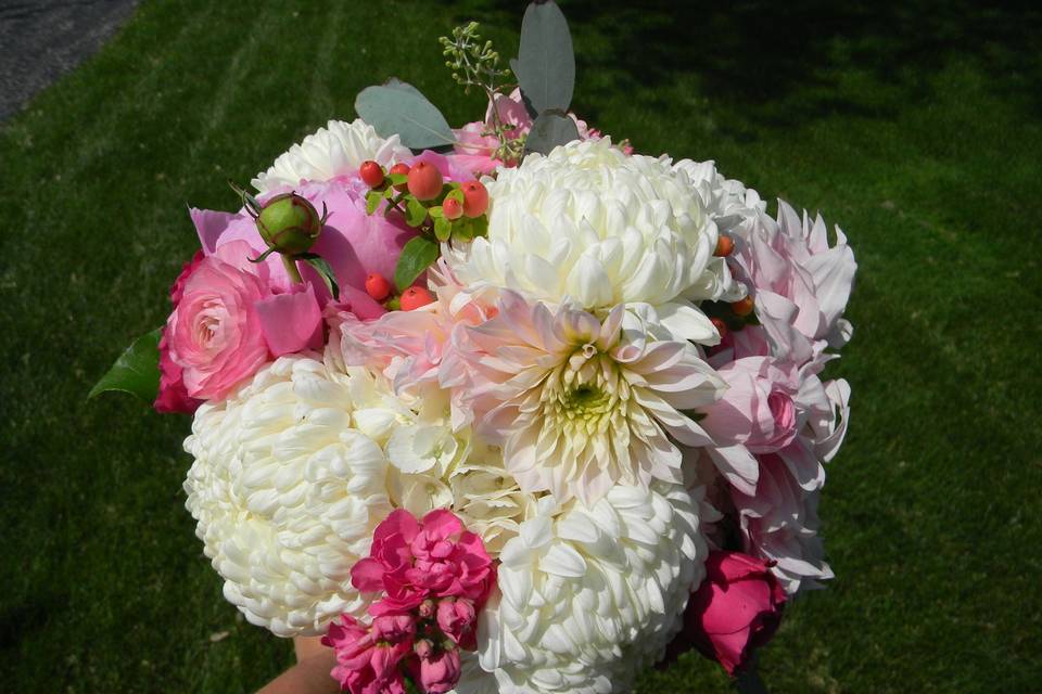 Round bouquet of pink and white flowers