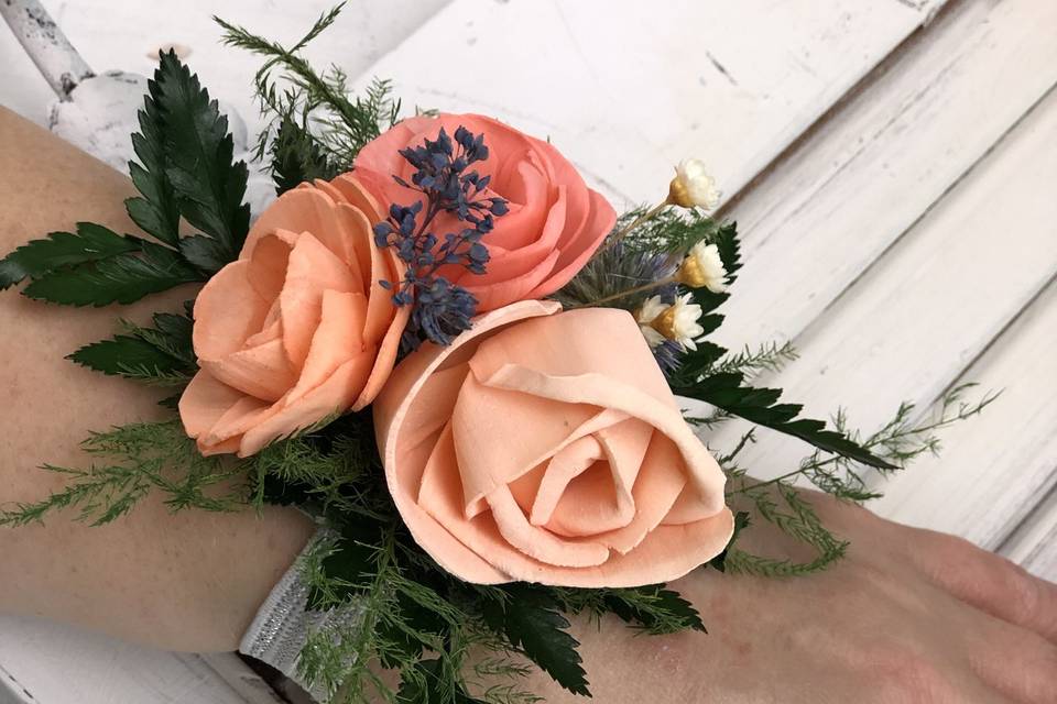 Sola Wood Flower Corsage