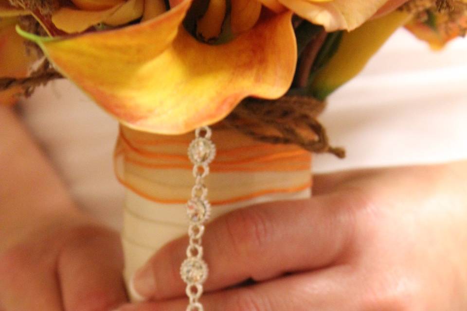 Memorial charm on the bridal bouquet