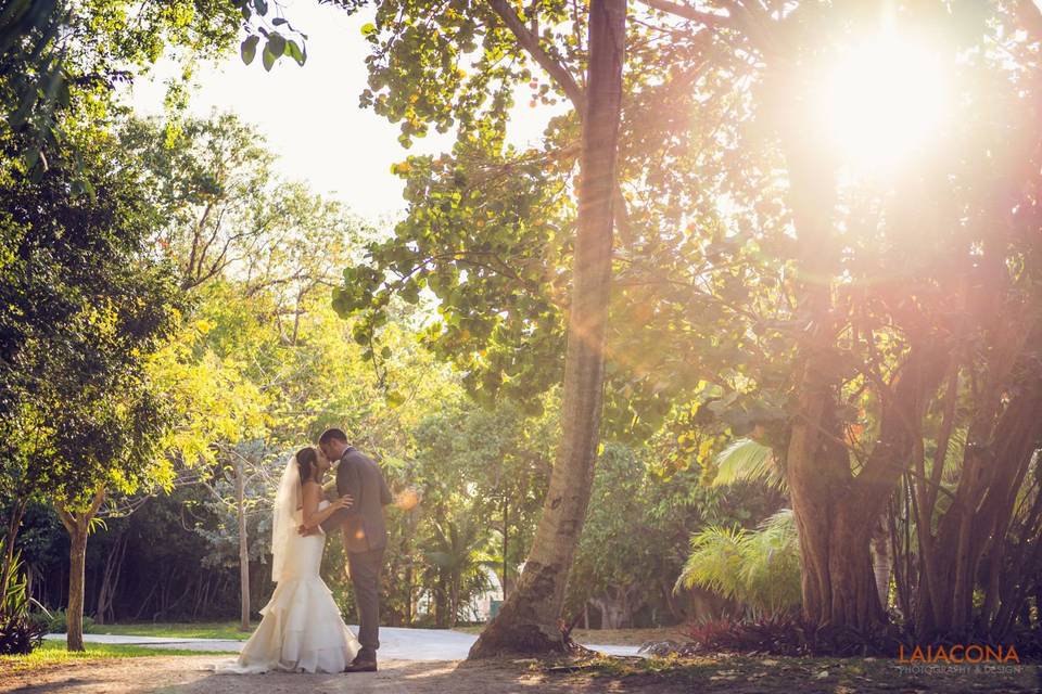 Beautiful spring wedding at the Bonnet House