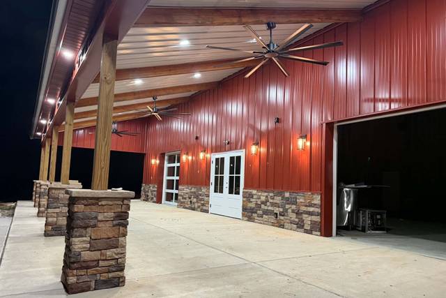 Weddings at Malin’s Red Barn