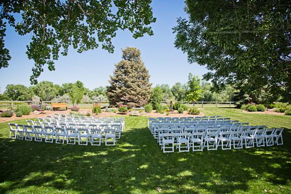 Stone House lawn | Jaimie Johnson Photography