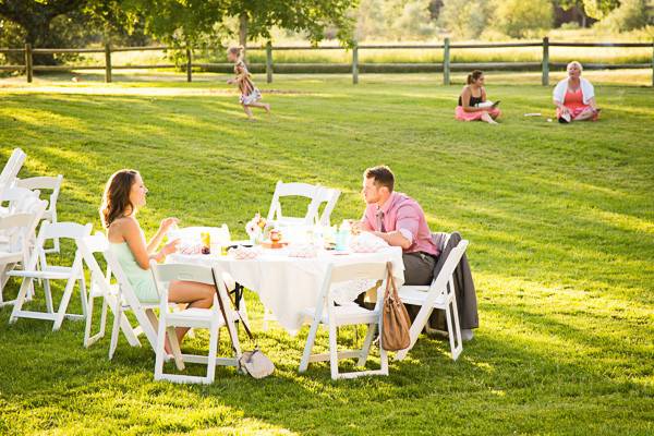 Stone House lawn. Jaimie Johnson Photography.