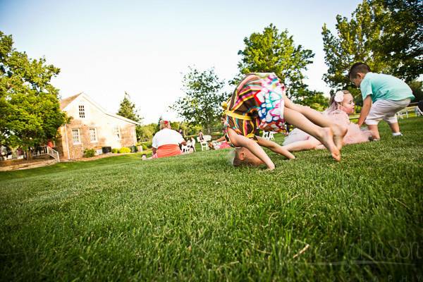 Stone House lawn. Jaimie Johnson Photography.