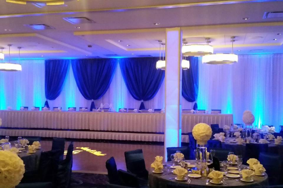 Blue and white drape. Blue lighting. White lighting towers.