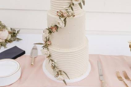 Topper and trailing florals