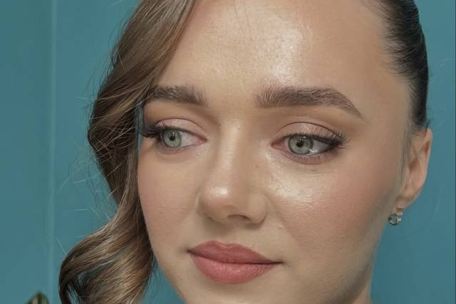 Makeup & Hairstyle