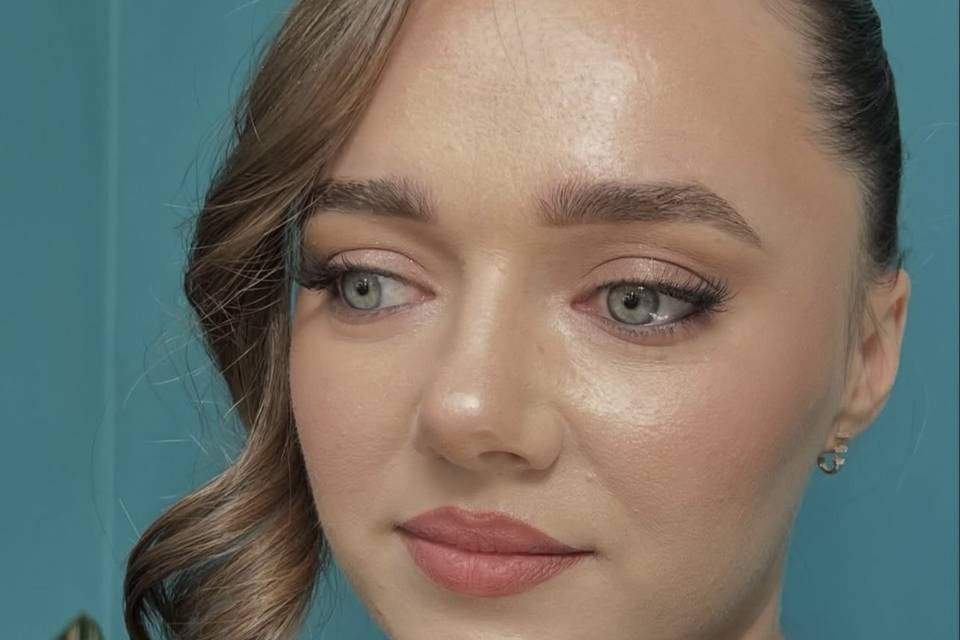 Makeup & Hairstyle