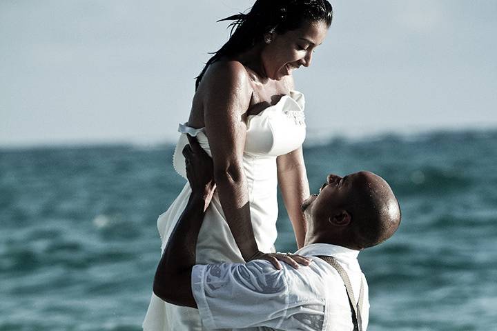 Trash the dress photo session at Palladium Palace Hotel Punta Cana