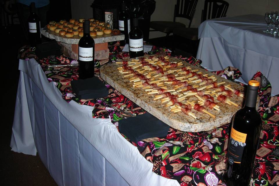 Hors d'oeuvres​ and wine
