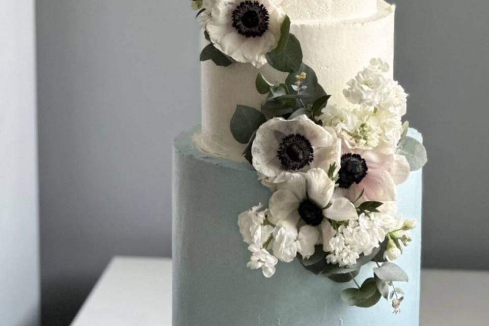 Dichromatic wedding cake