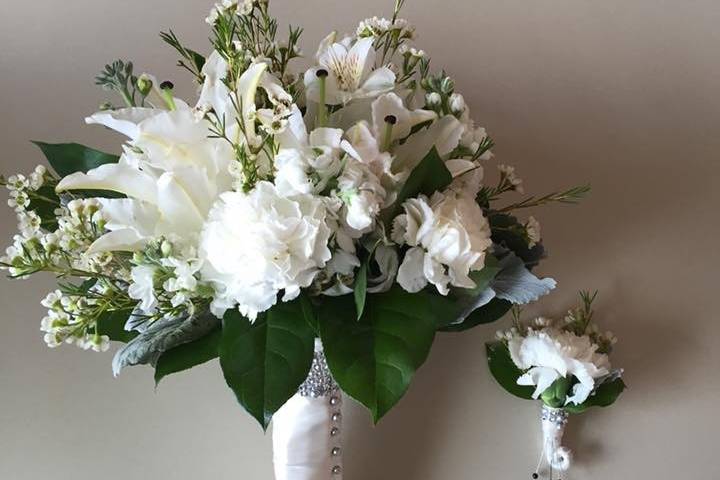 Fresh Stems in a Wrapped Bouquet in Murrysville, PA