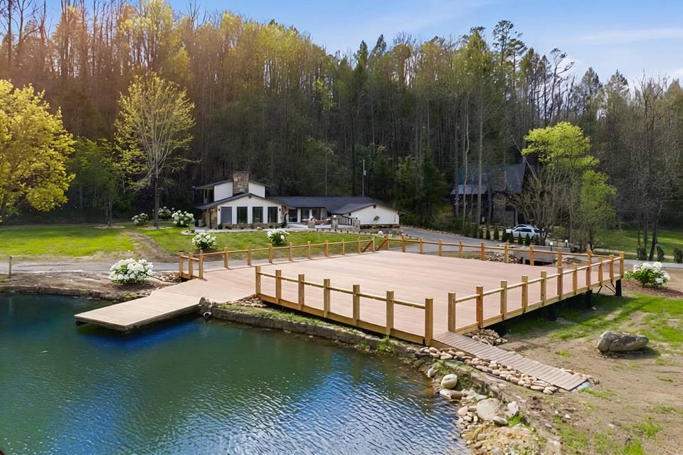 Firefly_Enhance this outdoor property image to look like a fully landscaped, premium wedding  404527.png