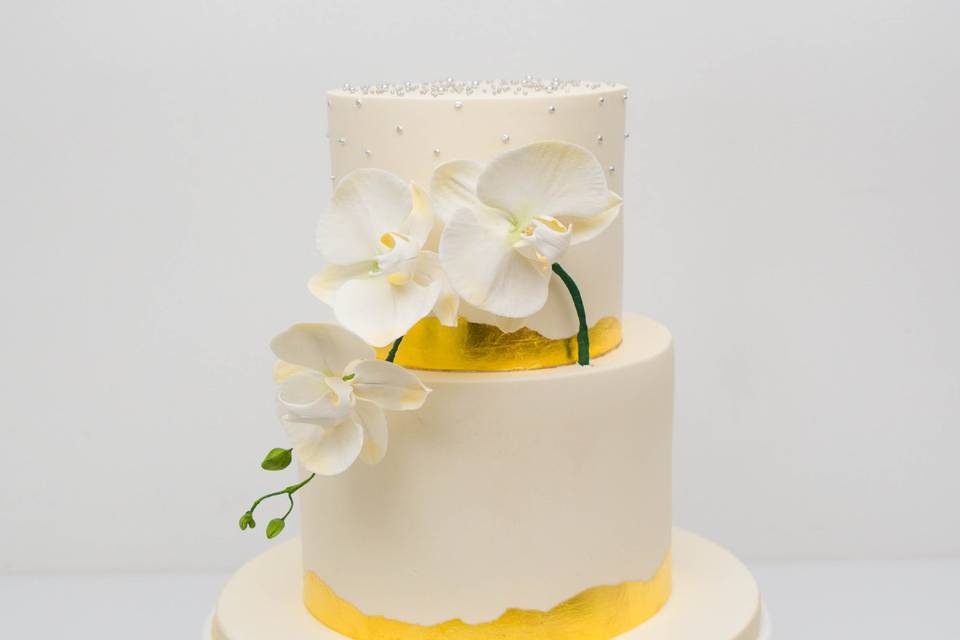 Orchid spray wedding cake