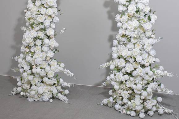 White rose Ceremony Decor
