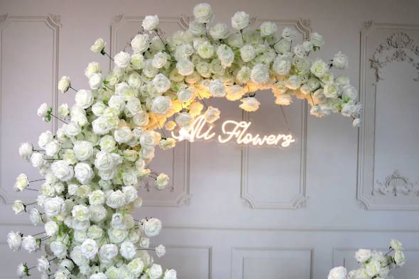 White Rose Moon Ceremony Decor