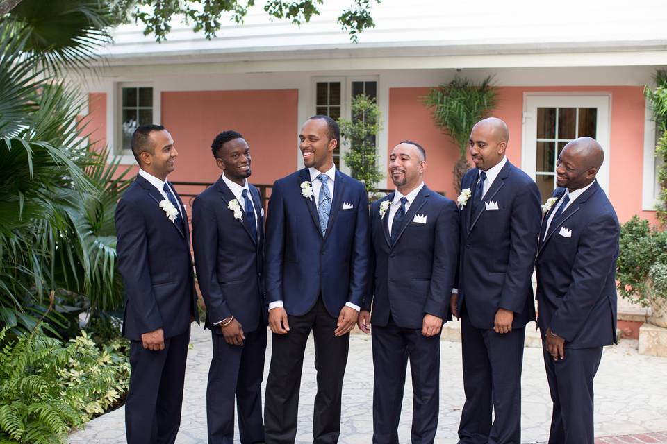 groom and groomsmen navy blue tux