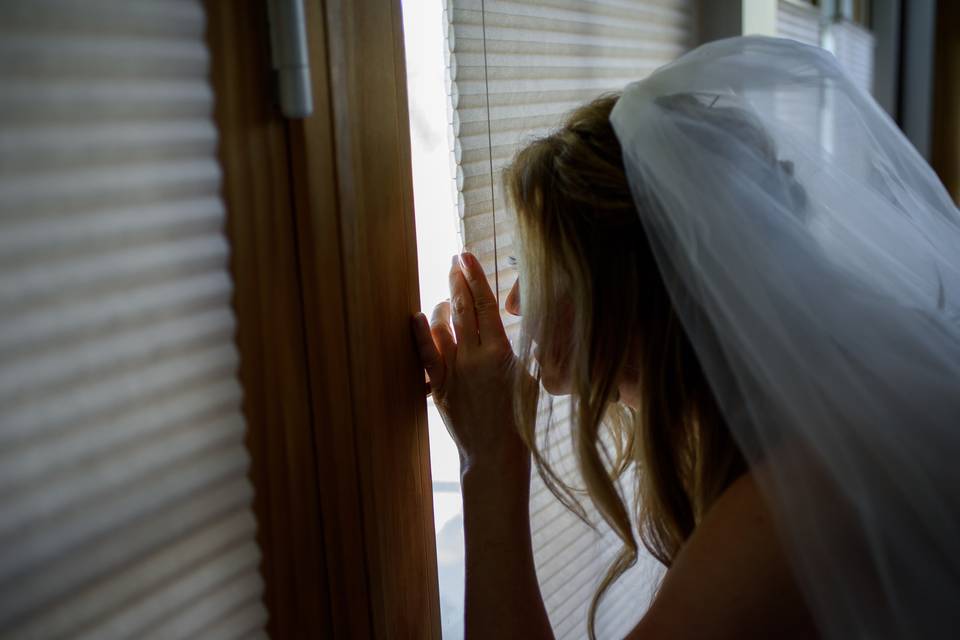 Bride is excited to peep her guests before the big event.