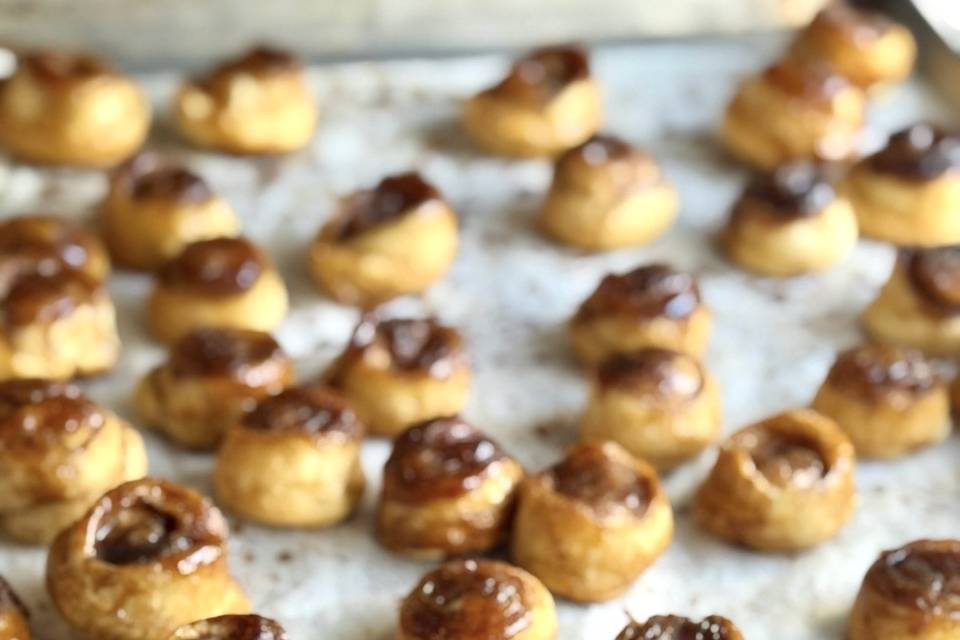 Mini Cinnamon Buns (BUNchkins!