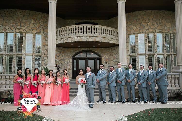 The newlyweds with the bridesmaids and groomsmen