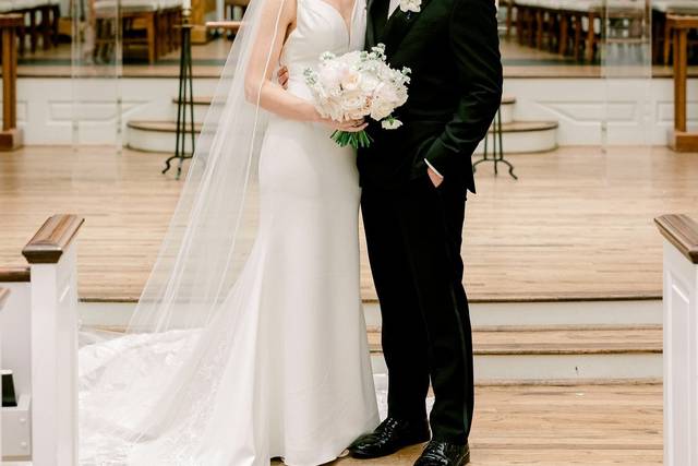 Couple kissing in Chapel