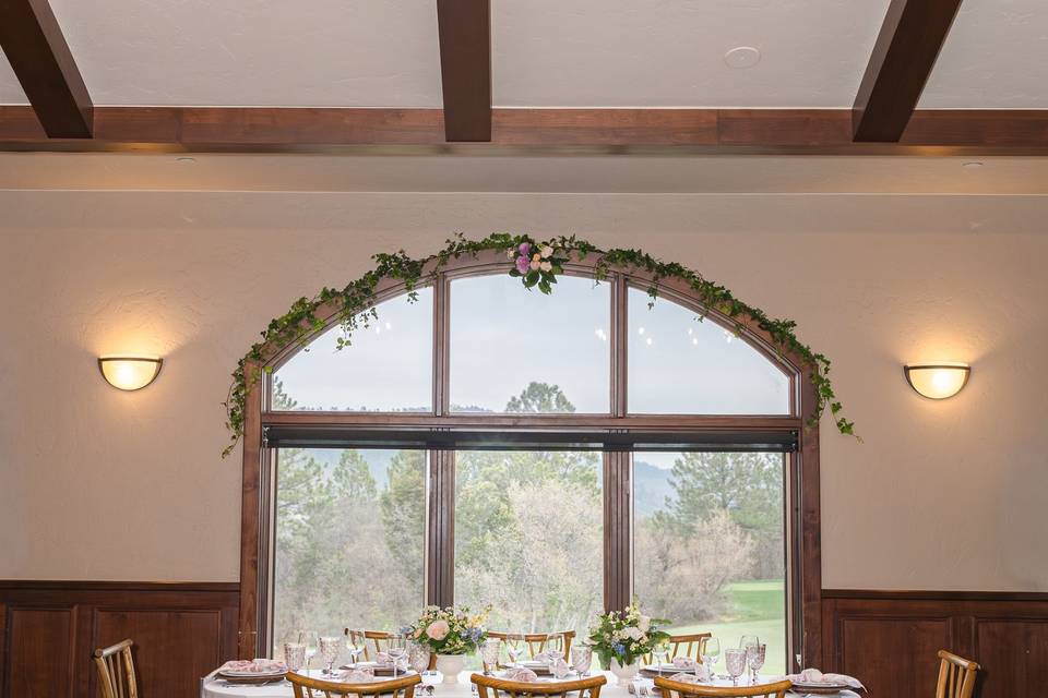 Intimate Alcove Setting
