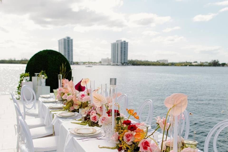 Tropical Tablescape